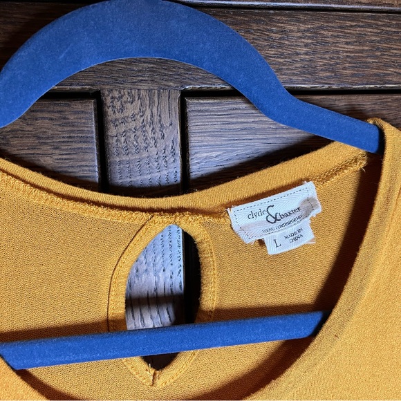 Clyde and Baxter golden yellow blouse - Picture 3 of 9